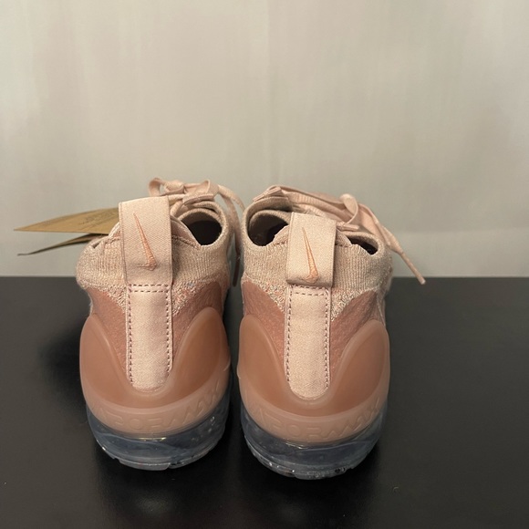 NWT Nike Women's  VaporMax 2021 Flyknit Sizes 5.5 Pink Oxford/Rose Whisper - Picture 3 of 4